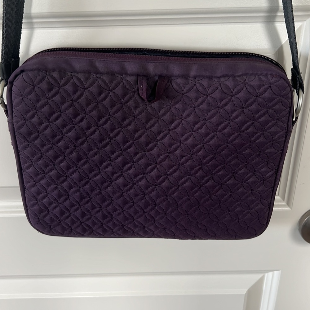 Belkin Laptop/Tablet carry case.Plum color.
